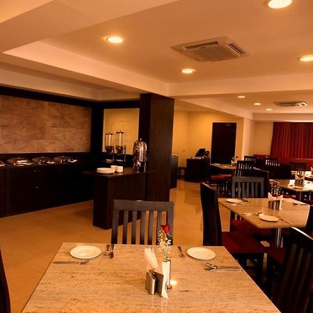 Nagarjuna Suites Bangalore Restaurant bilde