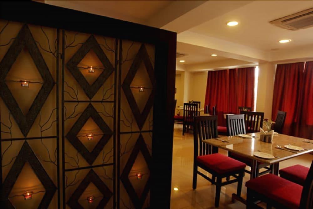 Hotel Nagarjuna Suites Bangalore Restaurant bilde