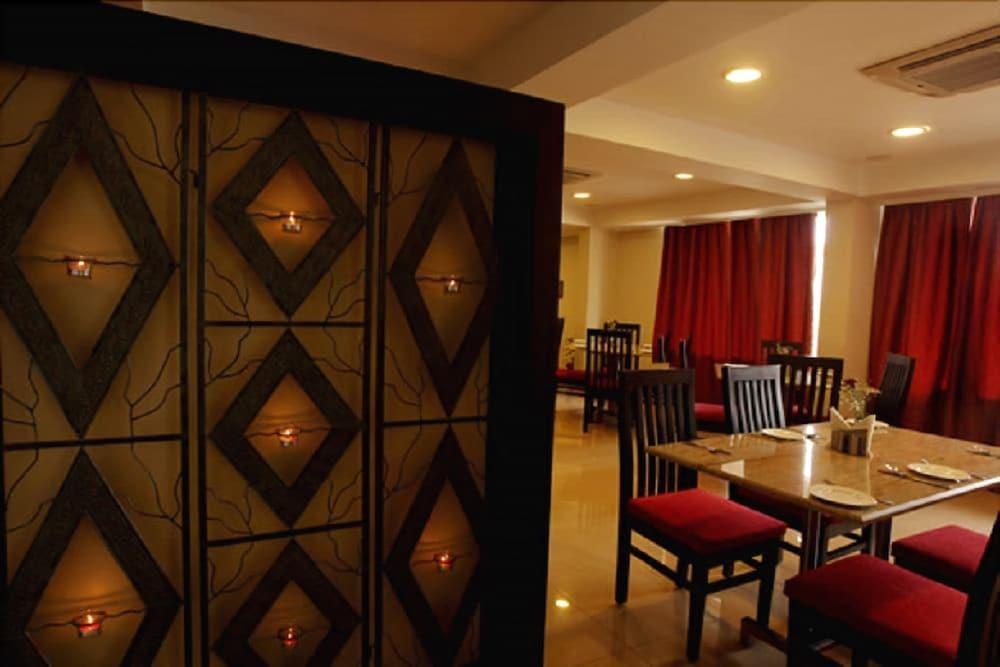 Nagarjuna Suites Bangalore Restaurant bilde